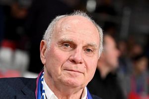 Bayern Münchens Ehrenpräsident Uli Hoeneß soll es nach einer kurzen Schrecksekunde gut gehen. - Foto: Ulrich Gamel/Bildagentur kolbert-press/dpa