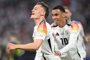 Bald in einer Vereins-Mannschaft? Florian Wirtz (l) und Jamal Musiala. - Foto: Sven Hoppe/dpa