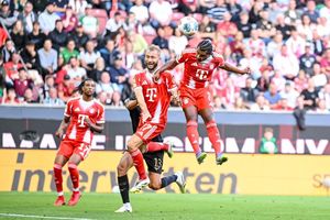 Serge Gnarby traf per Kopf zum 1:0 für den FC Bayern. - Foto: Harry Langer/dpa