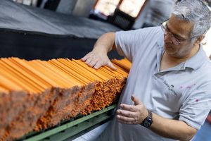 Der fränkische Schreibwarenhersteller Faber-Castell will 130 Stellen in Deutschland abbauen. (Archivbild) - Foto: Daniel Karmann/dpa
