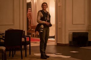Kirsten Dunst in einer Szene des Films «Civil War». - Foto: Murray Close/A24/DCM/dpa