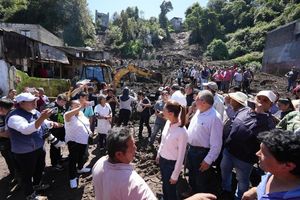 Präsidentin Sheinbaum besuchte eine betroffene Gemeinde im zentralen Bundesstaat Puebla. - Foto: -/Handout Präsidentenamt Mexiko/dpa