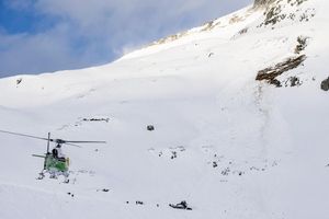 Rettungshubschrauber suchten nach den Vermissten. (Symbolbild) - Foto: Urs Flueeler/KEYSTONE/dpa