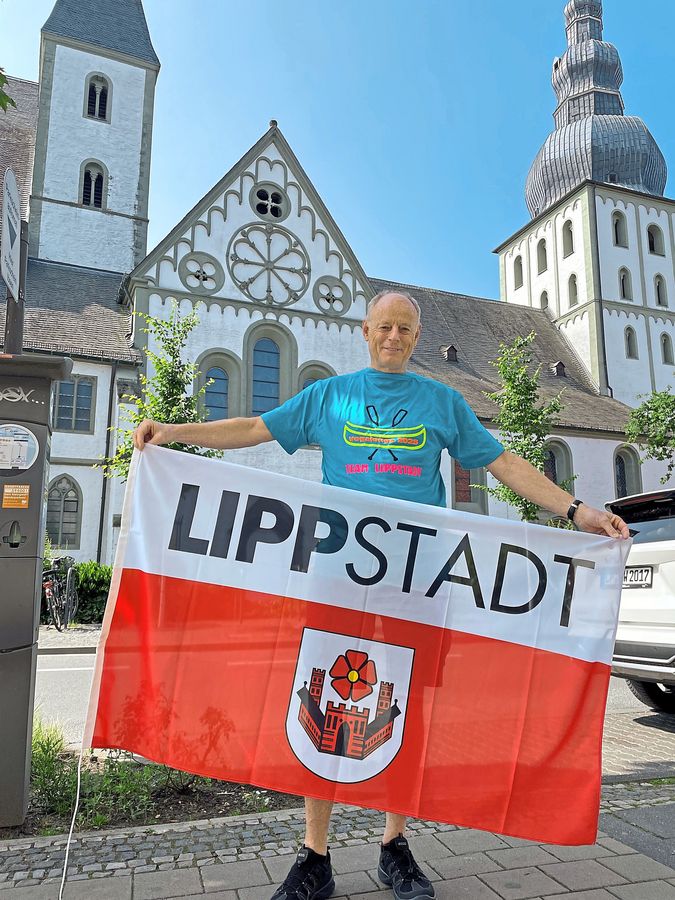 Bernd Deppe ist voller Vorfreude auf die Vogalonga in Venedig: Die Lippstadt-Fahne soll am Drachenboot flattern. Foto: Rückert