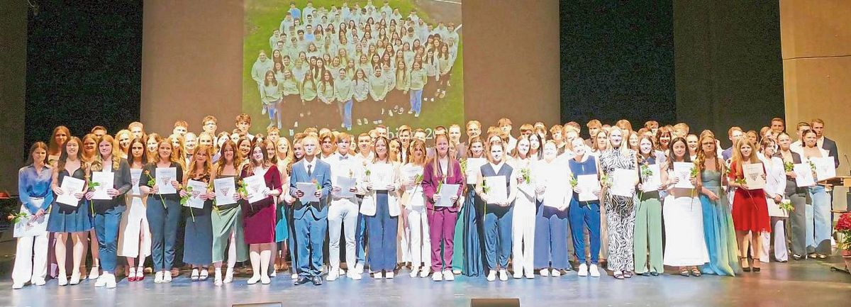 „Abiversal – ein filmreifer Abgang“: Das Motto der 102 Abiturienten der Marienschule.
