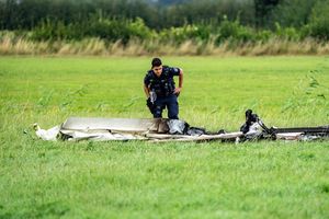 Beim Absturz eines motorisierten Leichtflugzeugs im nordrhein-westfälischen Kranenburg sind am Samstagnachmittag zwei Menschen ums Leben gekommen. - Foto: Arnulf Stoffel/dpa