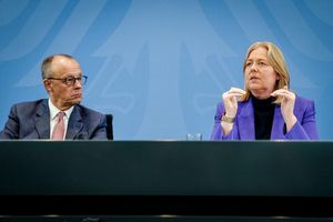 Kanzler Friedrich Merz (CDU) und Arbeitsministerin Bärbel Bas (SPD) haben lange um das Bürgergeld gerungen. - Foto: Kay Nietfeld/dpa