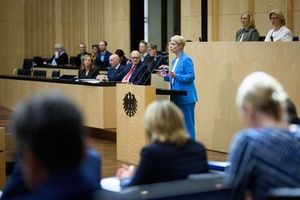 Mecklenburg-Vorpommerns Ministerpräsidentin Schwesig (SPD) fordert im Bundesrat Rentenstabilität. - Foto: Bernd von Jutrczenka/dpa