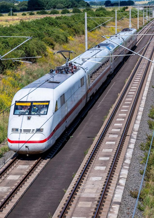 Auch die Deutsche Bahn testet den Siemens-Hochgeschwindigkeitszug Velaro Novo. (Archiv) - Foto: Jacob Schröter/dpa