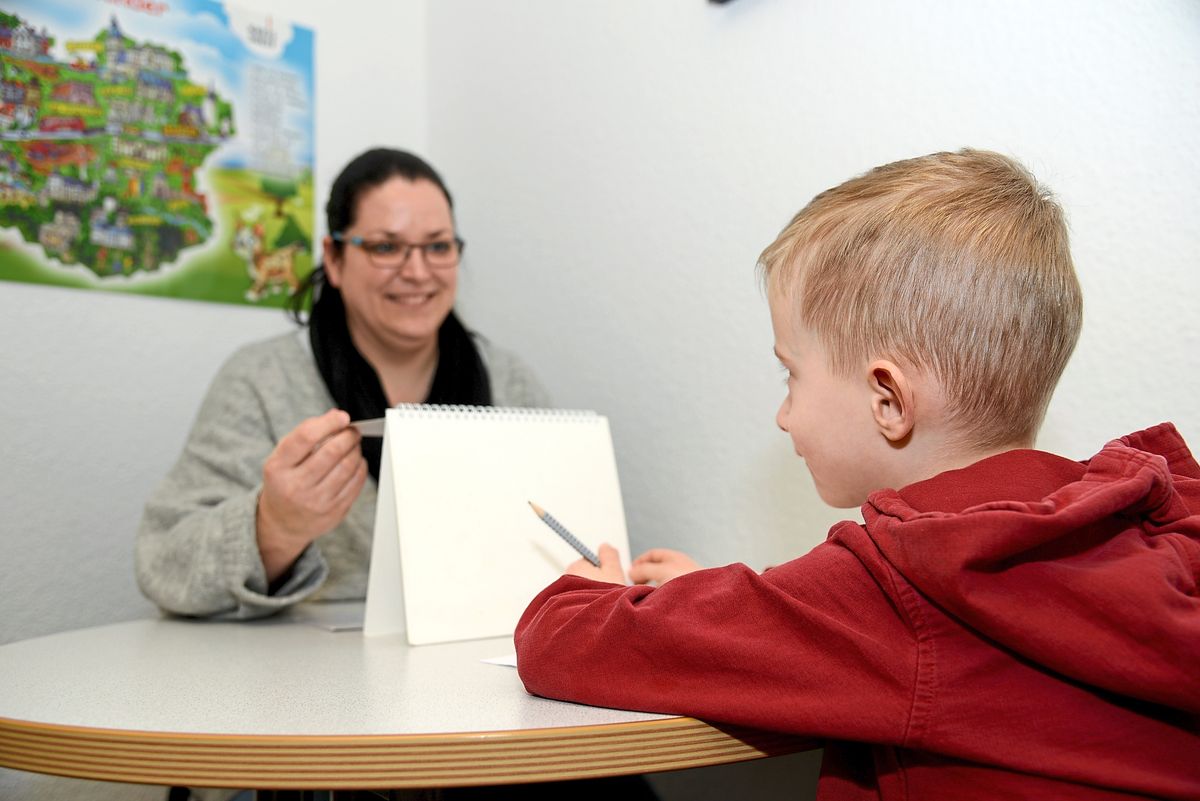 Ob Kinder eine altersgerechte Sprachkompetenz haben, wird bei der Schuleingangsuntersuchung getestet. Foto: Kalle (Kreis Soest)