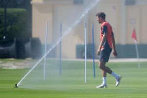 Bloß keine kalte Dusche zum WM-Start: Thomas Müller. - Foto: Sven Hoppe/dpa