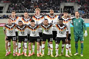 Deutschlands Nationalteam beim Gruppenfoto. - Foto: Federico Gambarini/dpa