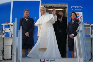 Auch der Papst ist derzeit mit einer Airbus-Maschine unterwegs. - Foto: Alessandra Tarantino/AP/dpa