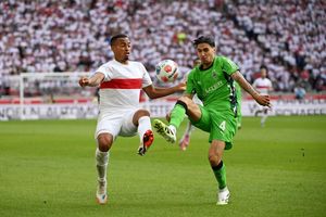 Die Stuttgarter um Jamie Leweling (l) taten sich gegen Gladbach sehr schwer. - Foto: Marijan Murat/dpa