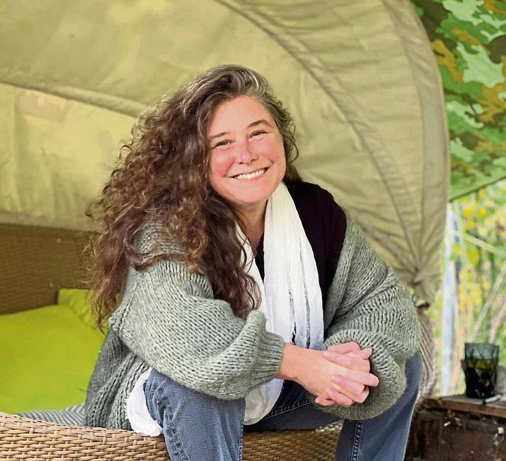 Viele Ideen von Autorin Melanie Lüttig-Sprink entstehen in ihrer „Denkmuschel“. Foto: Anja Bsdurek