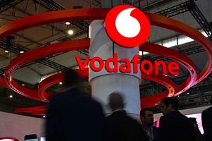 Das Logo von Vodafone bei einer Messe - hat die Firma ihren Wettbewerber 1&1 rechtswidrig behindert? - Foto: Wolf von Dewitz/dpa