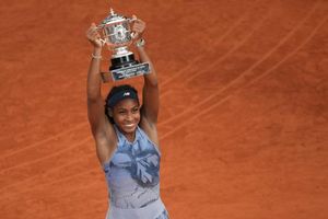 Coco Gauff dachte im Moment des Triumphs auch an die Minderheiten in den USA, die unter dem aktuellen Präsidenten Donald Trump leiden. - Foto: Christophe Ena/AP/dpa