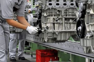 Deutsche Autozulieferer schätzen die eigene Lage zumeist deutlich besser ein als die der Brache. IArchivfoto) - Foto: Martin Schutt/dpa-Zentralbild/dpa
