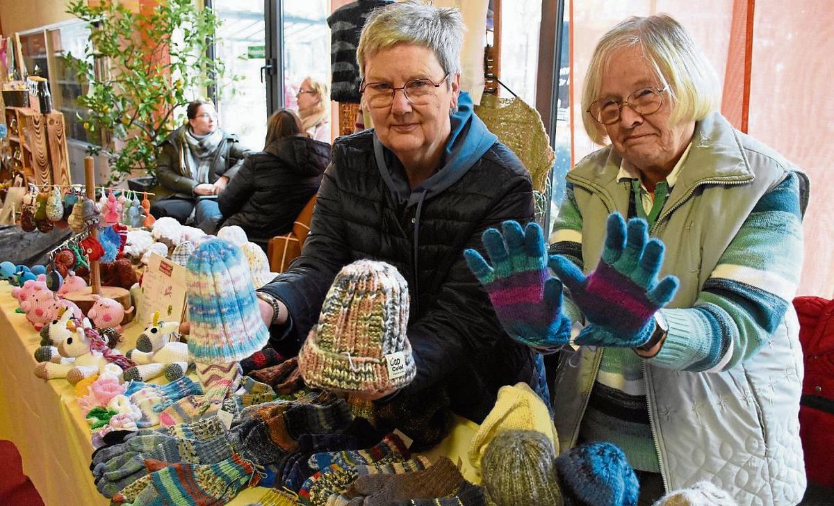 Bei den frostigen Temperaturen kam unter anderem Selbstgestricktes gut an. Fotos: Giannakis