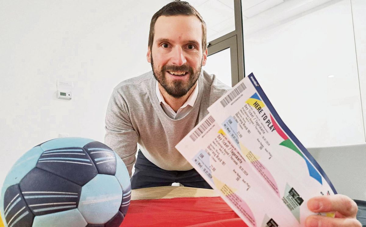 Ist mit Kumpels und Familienangehörigen live dabei, wenn die deutsche Handballnationalmannschaft vor einer Rekordkulisse von mehr als 50 000 Zuschauern ihr Auftaktspiel bei der Europameisterschaft im eigenen Land gegen die Schweiz bestreitet: der Anröchter Tobias Biermann. Foto: Heinke