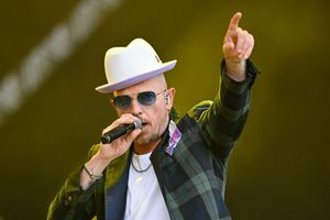 Der Sänger Jan Delay wurde zum „Hutträger des Jahres 2025“ gewählt. (Archivfoto) - Foto: Uwe Anspach/dpa