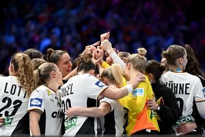 Deutschlands Handballerinnen kehren mit WM-Silber nach Hause zurück. - Foto: Federico Gambarini/dpa
