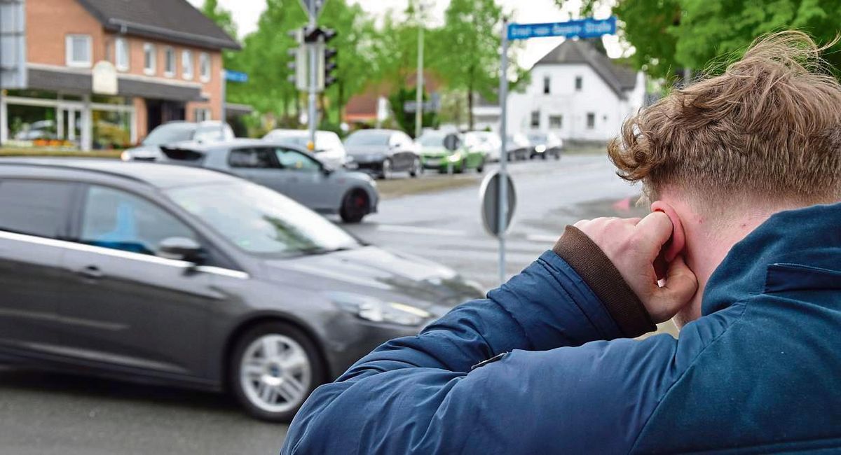 Ziemlich laut ist es an der Kreuzung Ernst-von-Bayern-Straße, Alhardstraße, Störmeder und Lüdische Straße. Foto: Kossack