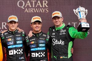 Nico Hülkenberg (r) schafft es im 239. Rennen erstmals auf ein Formel-1-Podium. - Foto: Darko Bandic/AP/dpa