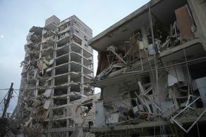 Mehrerer Gebäude in Israel wurden durch Irans Angriffe getroffen. - Foto: Ohad Zwigenberg/AP/dpa