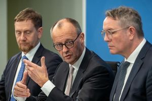 Einig beim einen Thema, zerstritten beim zweiten: Merz und die Ministerpräsidenten. - Foto: Michael Kappeler/dpa