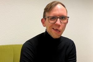 Lange Jahre fühlte sich Marcel Friederich weniger wert, glaubte, noch mehr leisten zu müssen als Menschen ohne eine Beeinträchtigung. - Foto: Christian Schultz/dpa /dpa