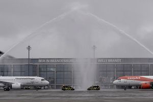 Am 31. Oktober 2020 landeten die ersten Flugzeuge am Hauptstadtflughafen BER. (Archivbild) - Foto: Michael Kappeler/dpa