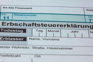 Die Erbschaftssteuer droht mal wieder zum Zankapfel zu werden. (Illustration) - Foto: Jens Büttner/dpa