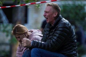 In Kiew wurden mindestens 14 Menschen durch den russischen Angriff getötet. - Foto: Evgeniy Maloletka/AP/dpa