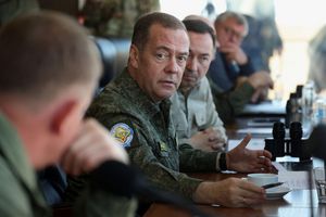 Medwedew wirft der Bundesregierung die Unterdrückung der Opposition in Deutschland vor. (Archivbild) - Foto: Ekaterina Shtukina/Pool Sputnik via AP/dpa