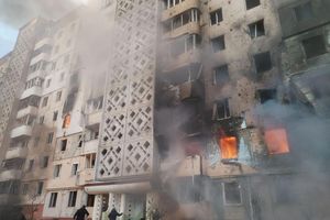 Die Ukraine leidet täglich unter Zerstörungen, will aber keine Friedenslösung, die einer Kapitulation gleichkäme. - Foto: Uncredited/Ukrainian Emergency Service/AP/dpa