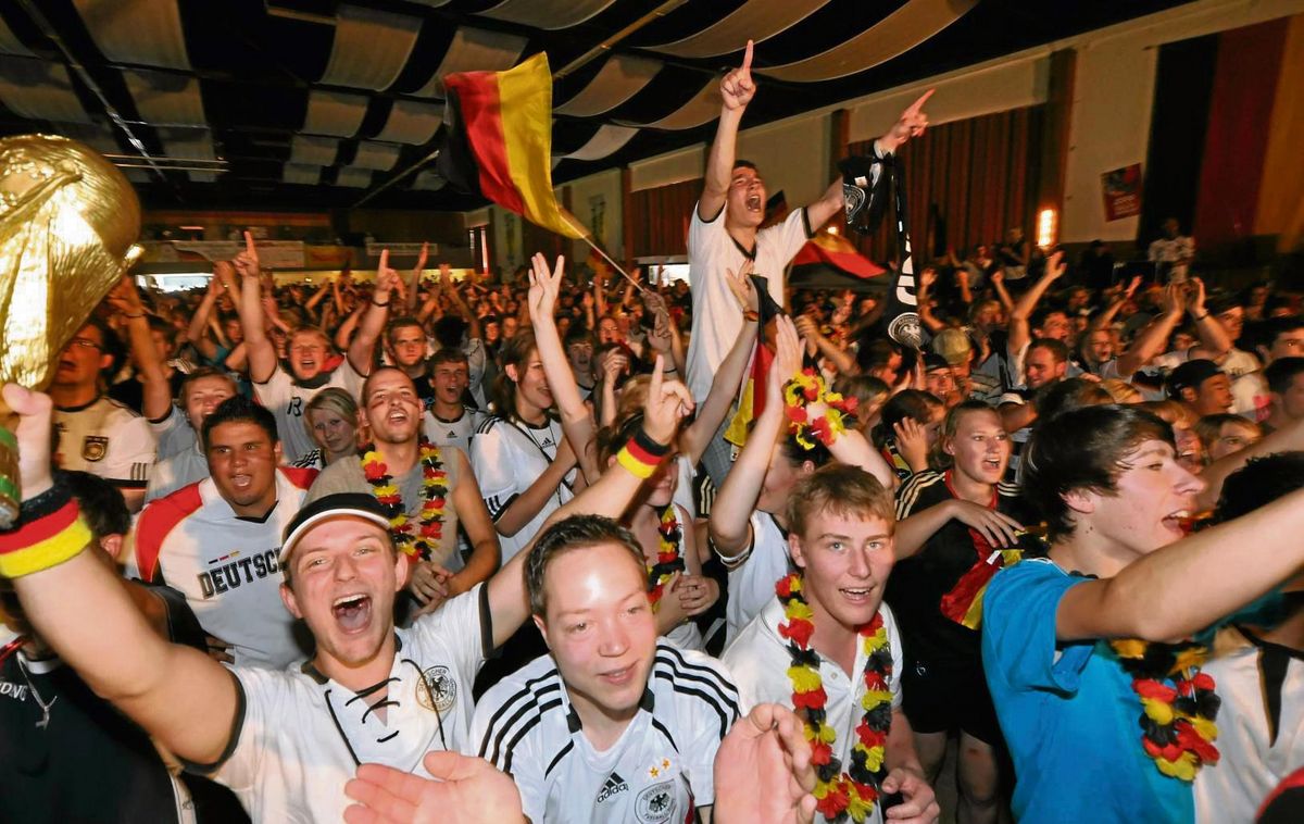 Solche Bilder gab es in Lippstadt lange nicht mehr – und in dieser Größenordnung auch bei der diesjährigen Heim-Europameisterschaft wohl eher nicht. Kleinere Events zum Rudelgucken gibt es aber durchaus! Archivfoto: Salmen
