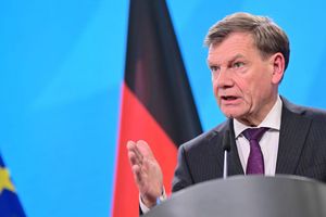 Bundesaußenminister Johann Wadephul (CDU) warnt Konsequenzen eines Zollstreits mit den USA. - Foto: Sebastian Christoph Gollnow/dpa