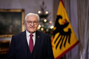 «Wir brauchen Mut, um immer wieder neu anzufangen», sagte Bundespräsident Frank-Walter Steinmeier in seiner vorab veröffentlichten Weihnachtsansprache. - Foto: Markus Schreiber/Pool AP/dpa