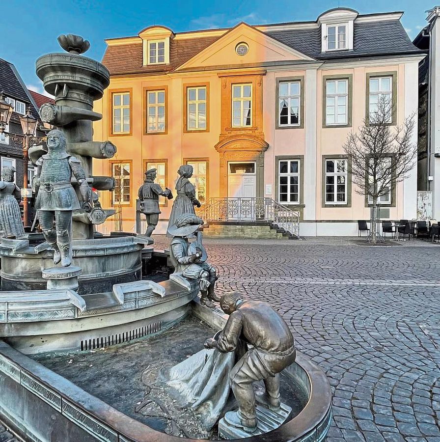 Arbeiten an einer der repräsentativsten Adressen der Stadt: Im Stadtpalais am Rathausplatz, ein 1788 erbautes Patrizierhaus, befindet sich das Lippstädter Standesamt. Foto: Vielberg