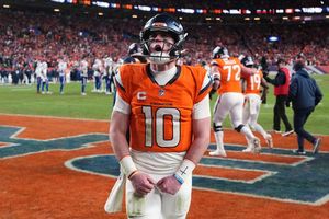 Bo Nix hat die Broncos zum ersten Playoff-Erfolg seit dem Super-Bowl-Sieg vor zehn Jahren geführt. - Foto: David Zalubowski/AP/dpa