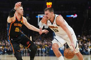 Isaiah Hartenstein und die Oklahoma City Thunder hatten die Nuggets um Nikola Jokic komplett unter Kontrolle. - Foto: Kyle Phillips/AP/dpa