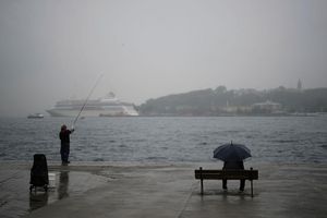 Ein Regentag in Istanbul - angesichts der Wasserprobleme im Land sind darüber viele dankbar. (Archivbild) - Foto: Francisco Seco/AP/dpa