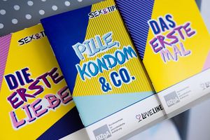 23 Prozent der 16-Jährigen haben laut Umfrage schon Geschlechtsverkehr gehabt - bei der Vorgängerstudie 2019 waren es noch 34 Prozent. - Foto: Rolf Vennenbernd/dpa