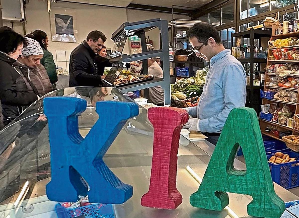 Mehr Platz für die Lebensmittelausgabe: In den Kia-Räumen an der Cappelstraße wurde renoviert. Dort können Menschen Lebensmittel kaufen, bei denen das Geld für den Einkauf im Supermarkt nicht ausreicht. Fotos: Cegelski