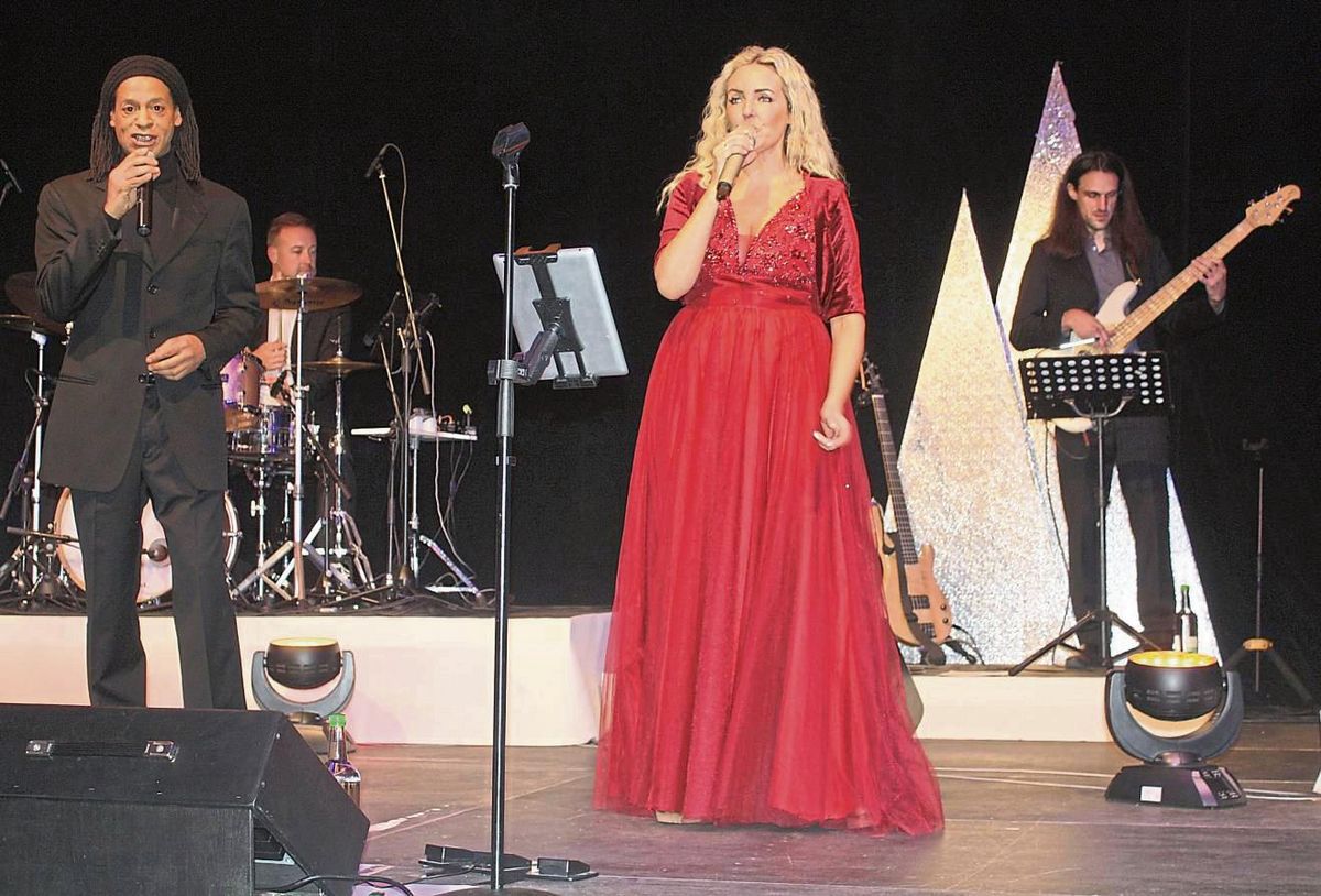 Zu Beifallsstürmen hingerissen hat das Winterzauber Konzert 2023 die zahlreichen Gäste in der Dorf-Ziege in Ehringhausen. Foto: Pape-Rüther