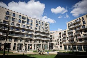 Steigende Immobilienpreise und Wohnungsmangel treiben die Menschen in Deutschland um (Archivbild) - Foto: Christian Charisius/dpa