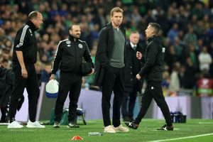 Julian Nagelsmann und seinen Nationalspielern traut die Mehrheit der Deutschen laut einer Umfrage nicht den WM-Titel zu. - Foto: Christian Charisius/dpa