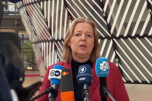 «Wir werden sie hier aufnehmen, wie wir alle anderen auch aufgenommen haben», sagt Arbeitsministerin Bärbel Bas über junge Männer aus der Ukraine. - Foto: Ansgar Haase/dpa