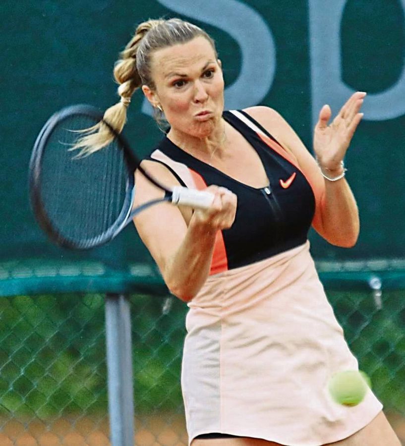 Die Suttroperin Franziska „Sissi“ Köhler wird bei den Erwitte Open nicht im Einzel aufschlagen. Sie feiert am Sonntag ihren 33. Geburtstag. Im Doppel spielt sie zusammen mit Leticia Solakov. „Wir hoffen, dass wir mehr Losglück haben als beim letzten Mal“, sagt Köhler. Fotos: Wiegand